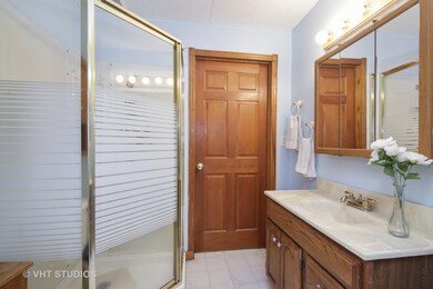 3002 Martin Ln, Rolling Meadows, IL 60008 - photo 2