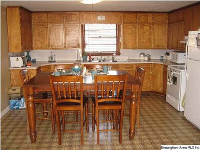 Kitchen-All appliances to remain