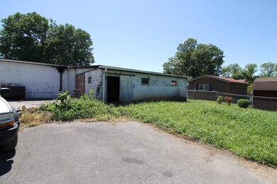 706 Earl St, Johnson City, TN 37601 - photo 4