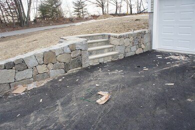 580 Colburn Ave, Dracut, MA 01826 - photo 4