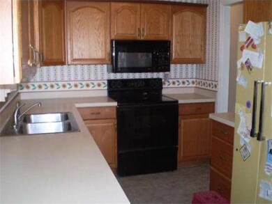 85 Maple St, Spencer, MA 01562 - photo 4