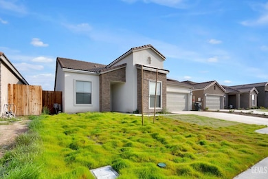 7402 Lemon Meadow Place, Bakersfield, CA 93313 - photo 2