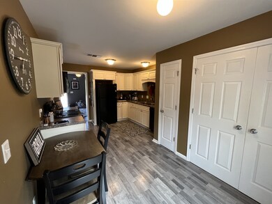 Eat-in area, doors to pantry & laundry