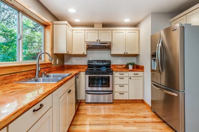1856 NE Hollowtree Ln, Bend-30