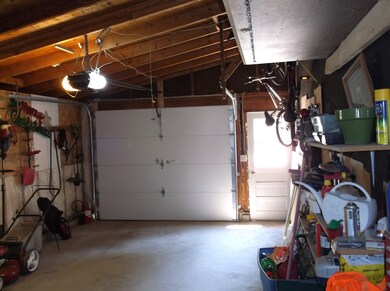 View of Garage<|><|>