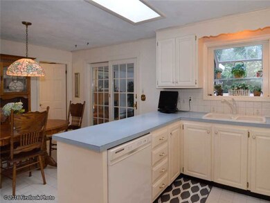 30 Sunrise Dr, Providence, RI 02908 - photo 7