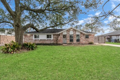 1713 Ridgewood St, Alvin, TX 77511 - photo 2