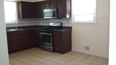6 Macormac Place eat in kitchen