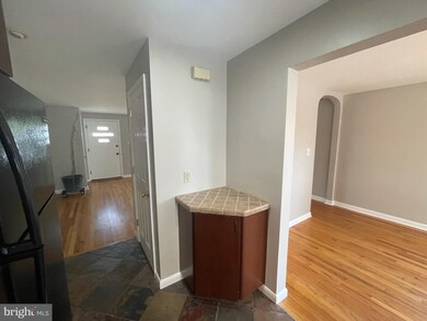 1150 Linden Ave, Halethorpe, MD 21227 - photo 6