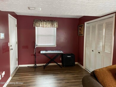 6916 Roseborough Ct, Louisville, KY 40228 - photo 6