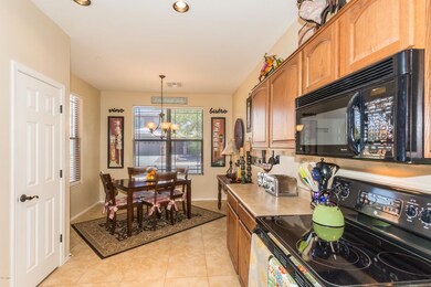 eat-in kitchen