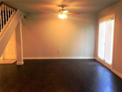 1720 Stonegate Dr unit 17, Denton, TX 76205 - photo 4