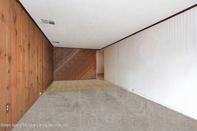 (5) FAMILY ROOM