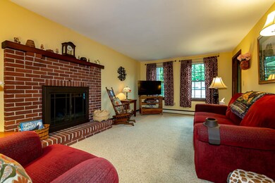 8 Candia St, Nashua, NH 03063 - photo 2