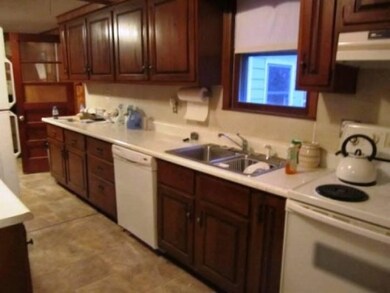 36 Munro Ave, Warren, RI 02885 - photo 3