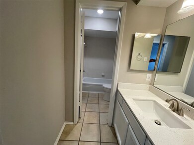 318 S Poplar St unit 3, Tomball, TX 77375 - photo 4