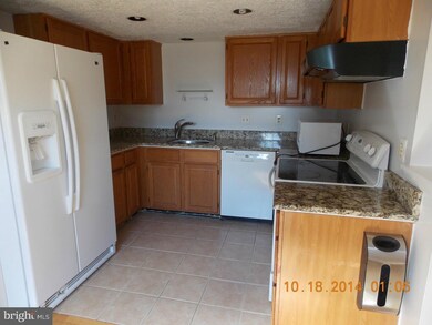 13321 Burkitts Rd, Fairfax, VA 22033 - photo 4