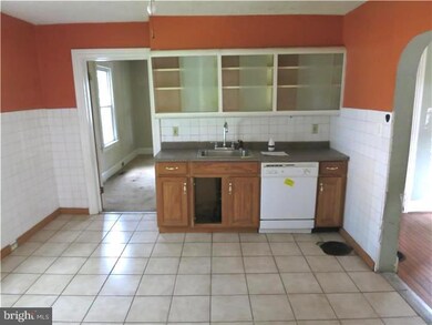 19 E Wood St, Paulsboro, NJ 08066 - photo 3