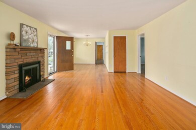 5843 Glen Forest Dr, Falls Church, VA 22041 - photo 7