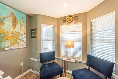 Sitting area or breakfast area!