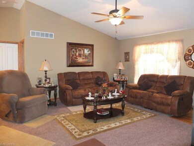 Great room with vaulted ceiling is open to the kit