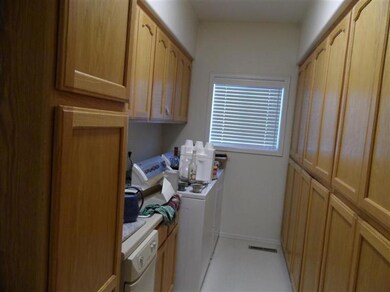 358 Meadowbrook Dr, Central Point, OR 97502 - photo 4