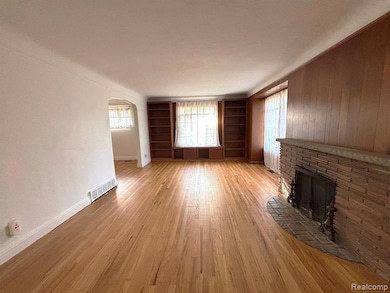 21440 Lathrup St, Southfield, MI 48075 - photo 5