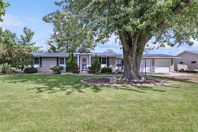 109 Elm St, van Horne, IA 52346 - photo 2