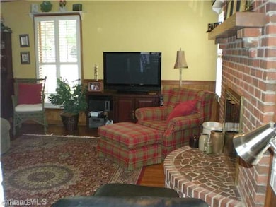 2008 San Fernando Dr, High Point, NC 27265 - photo 7