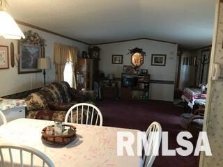 142 W Sylvan St, Virginia, IL 62691 - photo 4