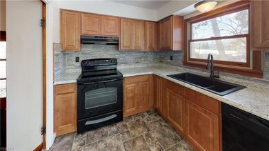 2142 Green Ridge Dr, Wickliffe, OH 44092 - photo 7