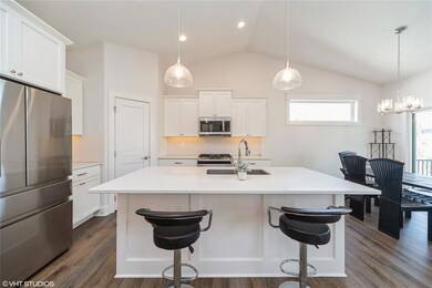 9131 Greenway Dr, West Des Moines, IA 50266 - photo 7