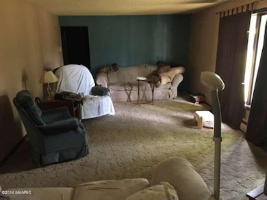1880 Chatterson Living room