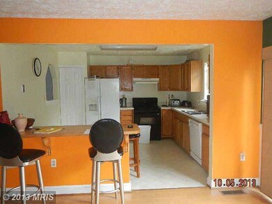 8518 Branchwood Cir, Clinton, MD 20735 - photo 6