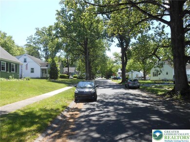 415 Willow Rd, Hellertown, PA 18055 - photo 2