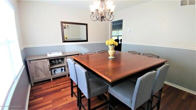 Bright Dining Rm