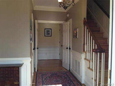 9' Ceilings! Foyer with wood floors! Front stairwa