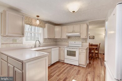 8026 Nicky Ct, Laurel, MD 20723 - photo 6