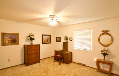 1605 6th Ave NE, Jamestown, ND 58401 - photo 4