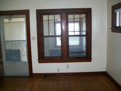 314 Wisconsin Ave, Waukegan, IL 60085 - photo 2