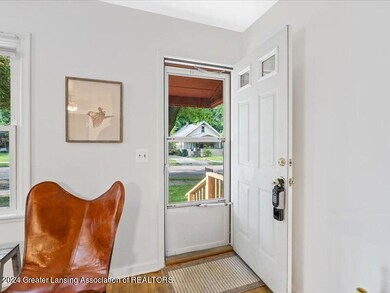 1013 Queen St, Lansing, MI 48915 - photo 4