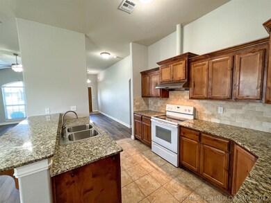 1022 E 146th Ct S, Glenpool, OK 74033 - photo 7