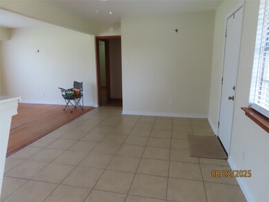 10334 Kingspoint Rd, Houston, TX 77075 - photo 5