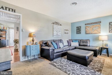 3586 Gregway Dr, Chambersburg, PA 17202 - photo 4