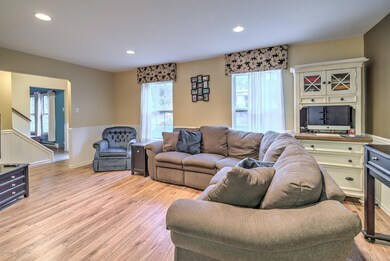 004_LIVING ROOM