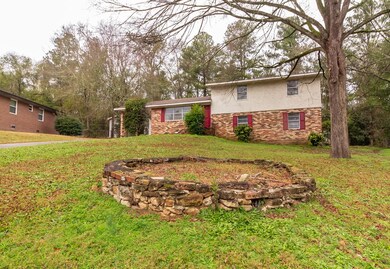 LARGE FRONT YARD