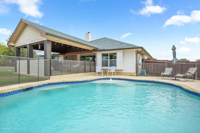 201 N Rawhide, Liberty Hill, TX 78642 - photo 2