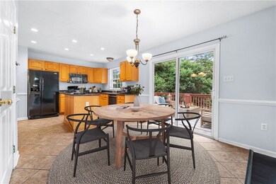 Eat-In-Kitchen