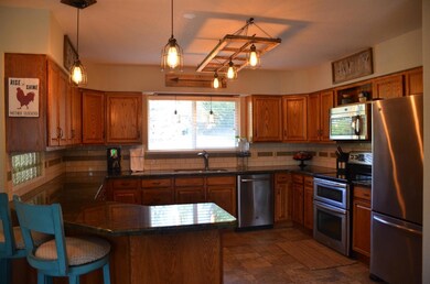 150 Curtis Dr, Grants Pass, OR 97527 - photo 4