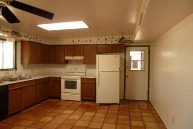 Bright & Spacious Kitchen